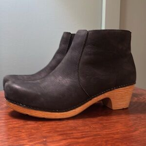 Suede ankle bootis